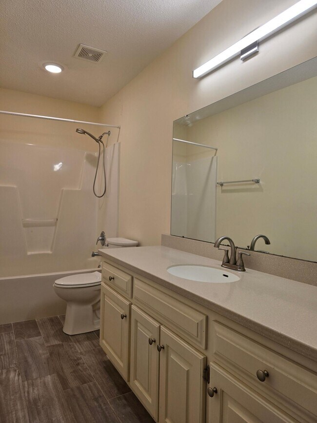 Building Photo - 3682 Beacon Dr