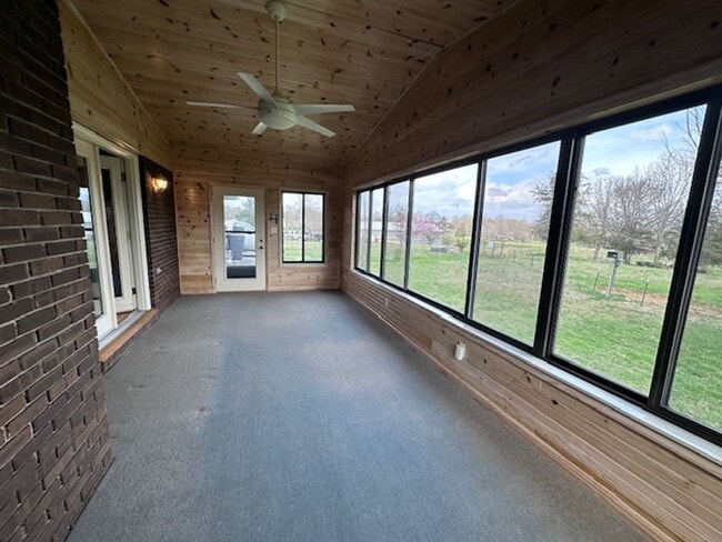 Building Photo - Maryville 37803 - 5 bedroom, 3 bath home - Contact Karen Robertson (865) 454-7626