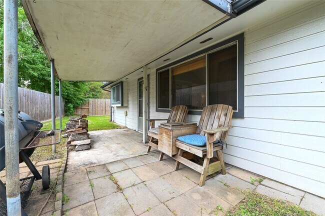 Building Photo - 2630 Hollymist Dr