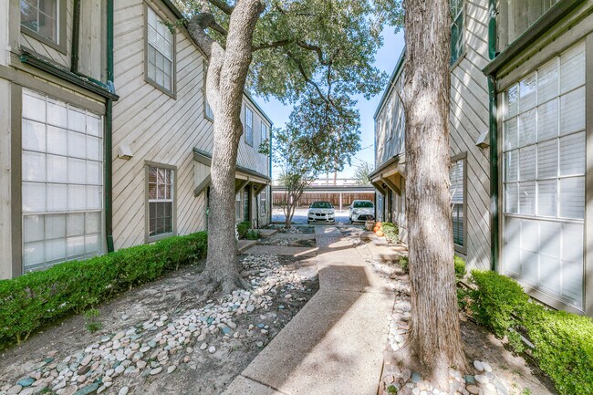 Building Photo - 2815 Welborn St