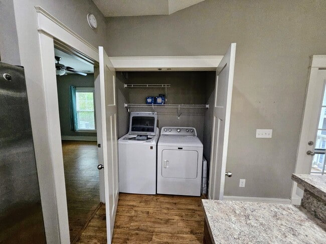 Building Photo - 803 Lindsey Ln