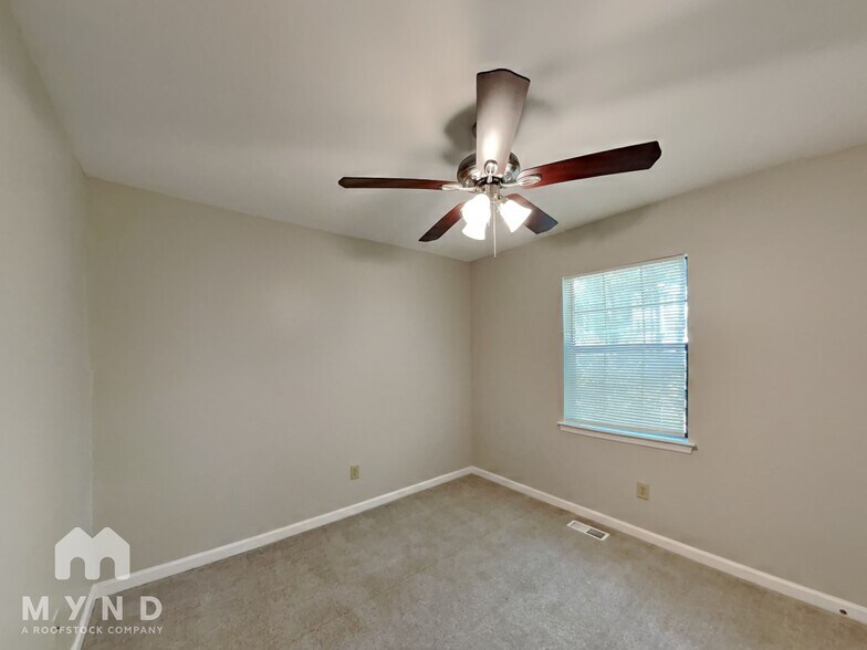 Building Photo - 4020 Hudson Dr