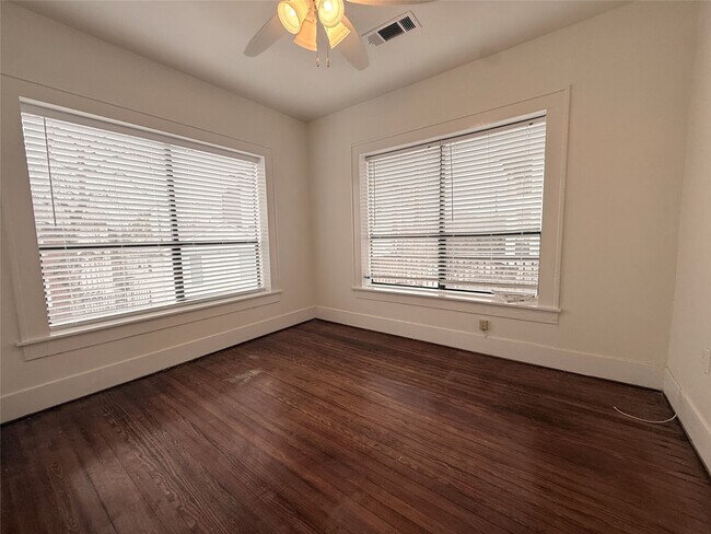 Building Photo - 1201 W Gray St