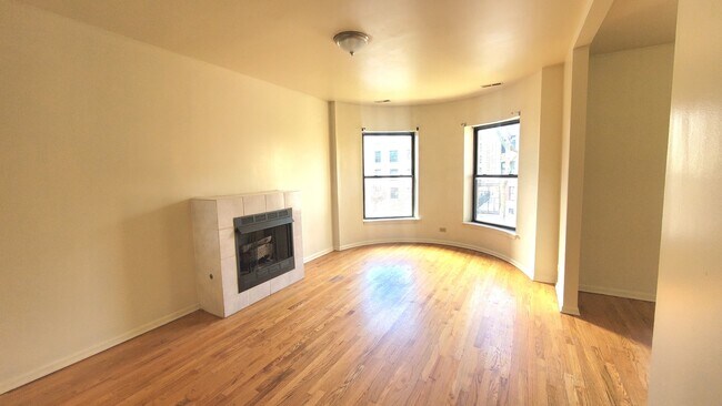 Building Photo - 4615 S Michigan Ave