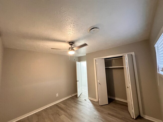 Building Photo - 121 Fern Valley Rd