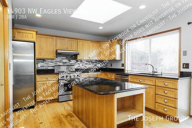 Building Photo - 14903 NW Eagles View Dr