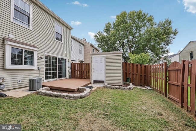 Building Photo - 6561 Old Carriage Ln