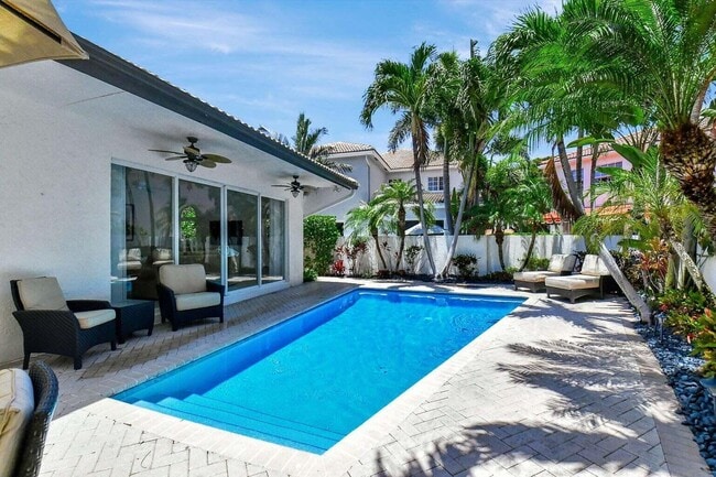 Building Photo - 3567 Commodore Cir