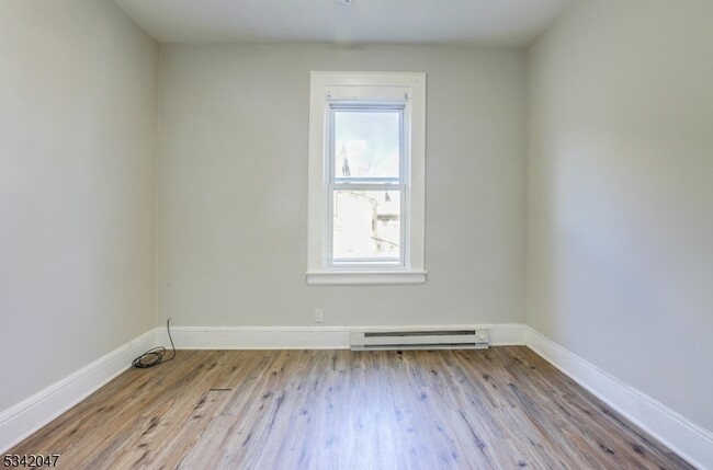 Building Photo - 108 Hilton Ave