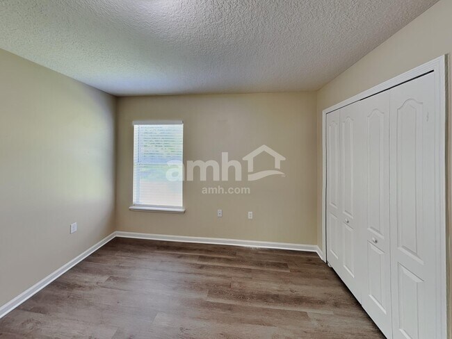 Building Photo - 12052 Hayden Lakes Cir