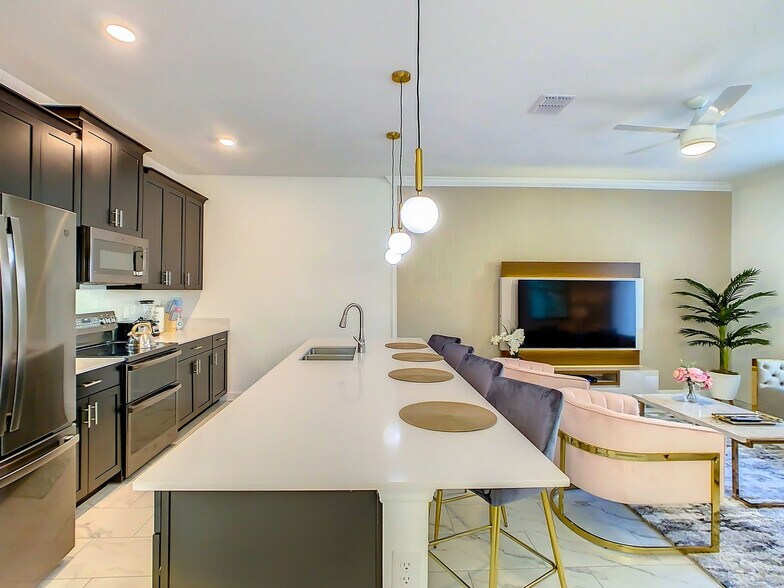 Building Photo - 3000 Protagonist St