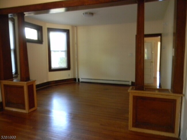 Building Photo - 18 Williamson Ave