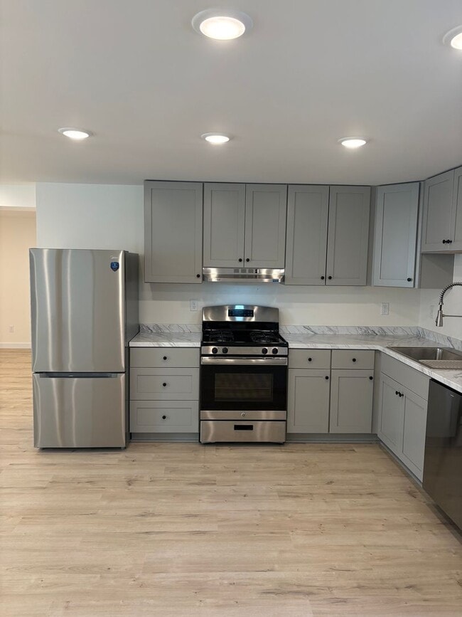 Building Photo - NEWLY RENOVATED 2 bed/ 1 bath Basement Apartment for Rent – All Utilities Included