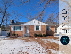 Building Photo - 1036 Kingsway Rd