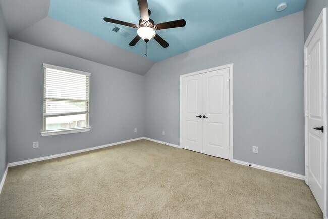Building Photo - 12131 Cove Ridge Ln
