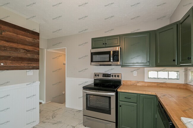 Building Photo - 3132 Duquette Dr