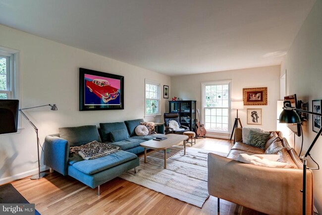 Building Photo - 7525 Cayuga Ave