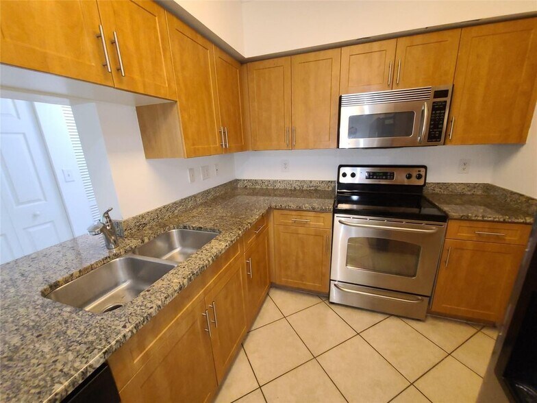 Building Photo - 6529 Emerald Dunes Dr