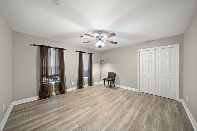 Building Photo - 10211 Cantertrot Dr