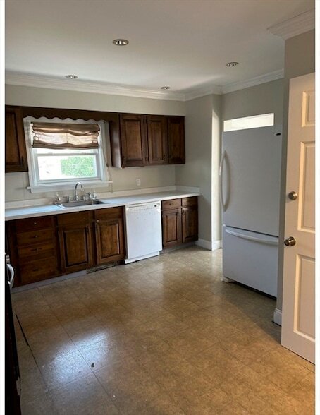 Building Photo - 22 Roundy St