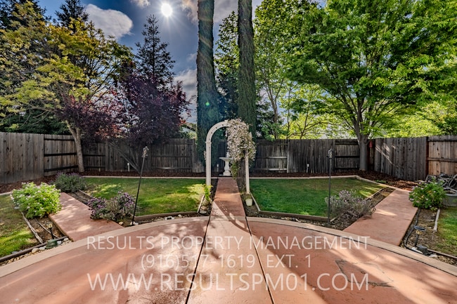Building Photo - Lovely Lincoln 4 Bedroom 2.5 Bath w Clubho...