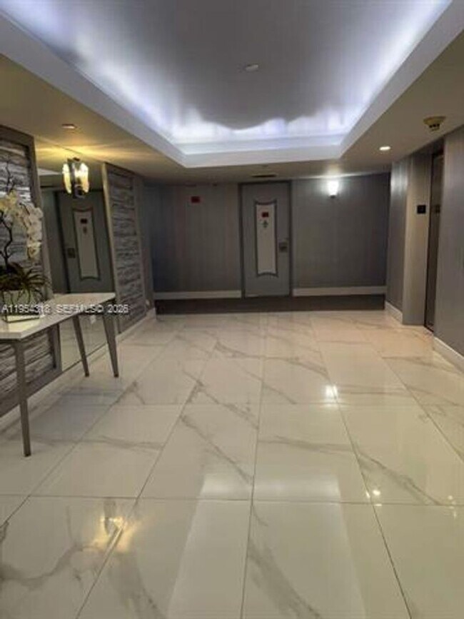 Building Photo - 5055 Collins Ave