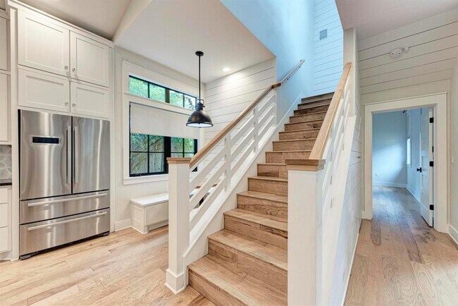 Building Photo - 1707 W St Johns Ave