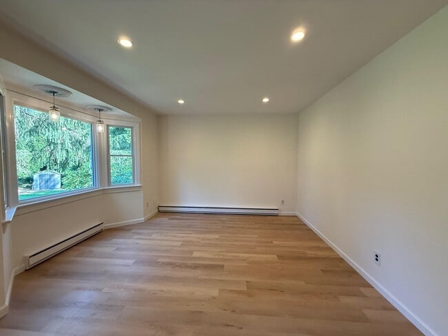 Building Photo - 106 Roe Ln