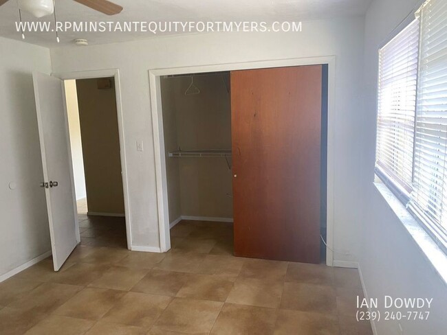 Building Photo - Very Spacious 1/1 Duplex with fenced in ba...