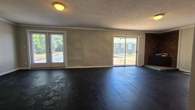 Building Photo - 404 Elizabeth Ave