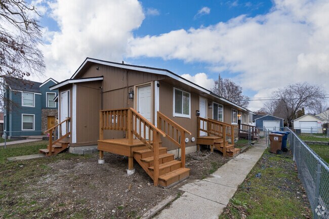 Building Photo - 617 E Lacrosse Ave