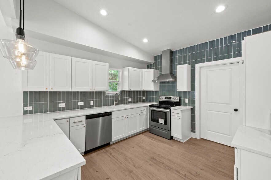 Building Photo - 725 Westfall Ave