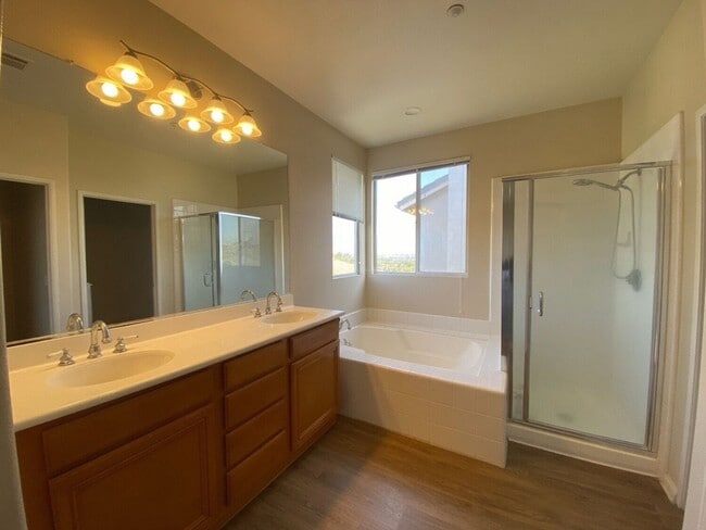 Building Photo - *Move In Special* Great 2 Story 3 bed 2.5 bath near Guajome Lake in Oceanside