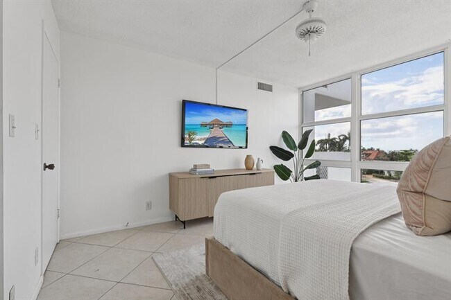 Building Photo - 2701 N Ocean Blvd