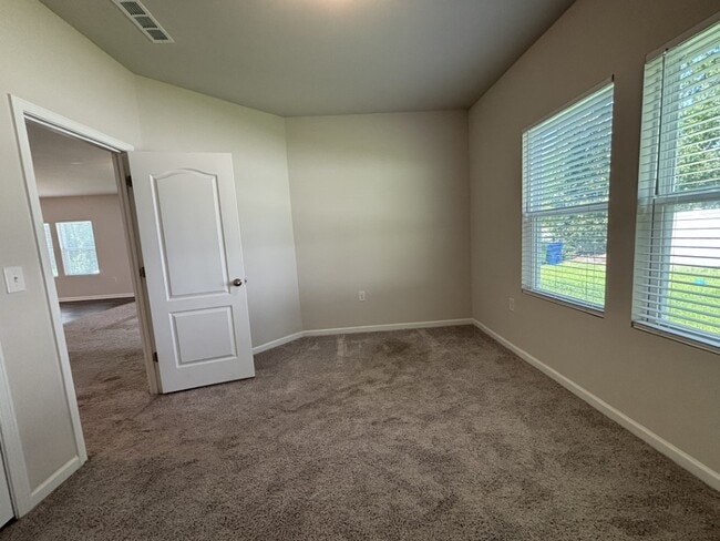 Building Photo - 301 Wilbur Lake Dr