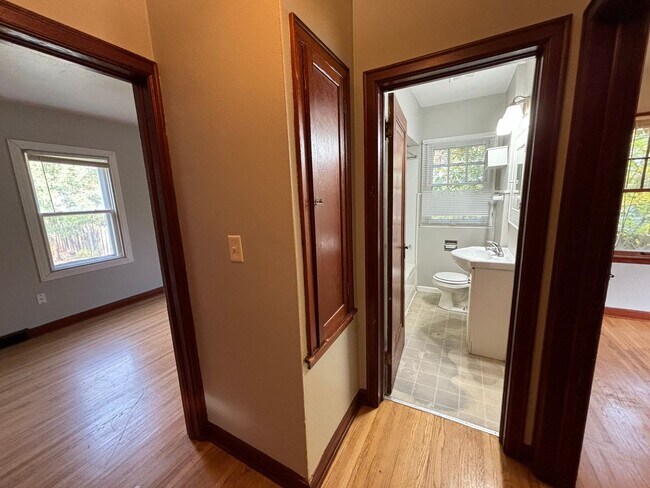 Building Photo - 4 Bedroom House Near MSUM!