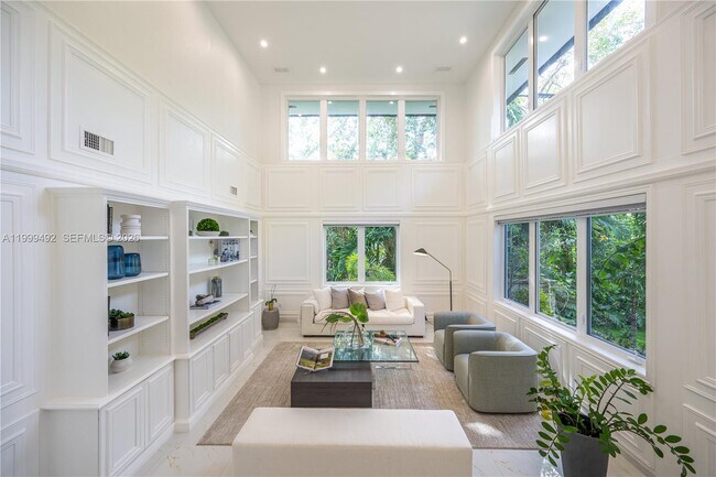 Building Photo - 7125 Los Pinos Blvd