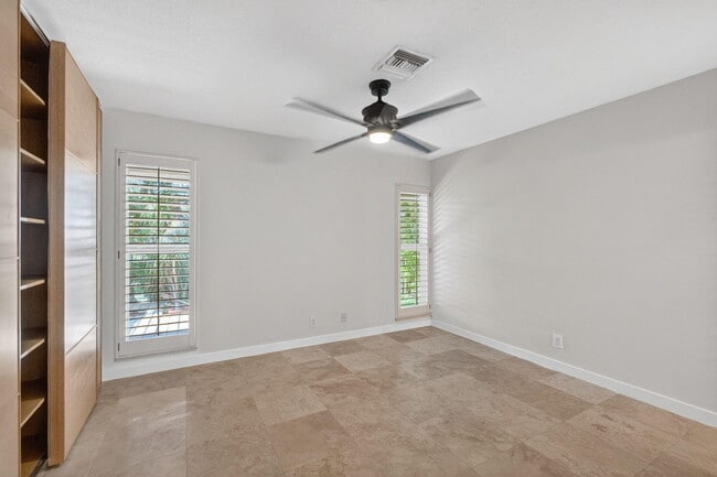 Building Photo - 2213 NE 16th St