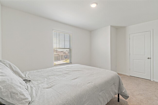 Building Photo - 21568 Rolling Streams Dr