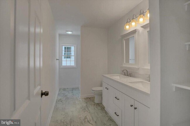 Building Photo - 301 Grandview Ave