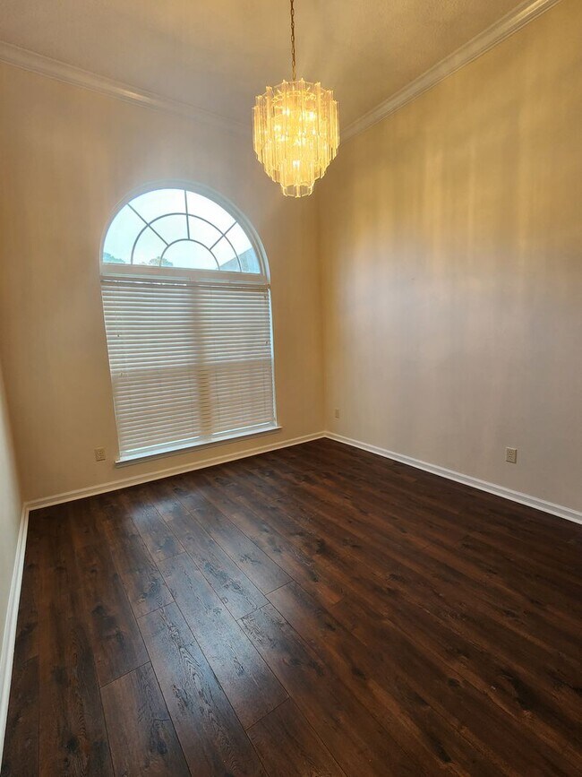 Building Photo - 24 Idus Ln