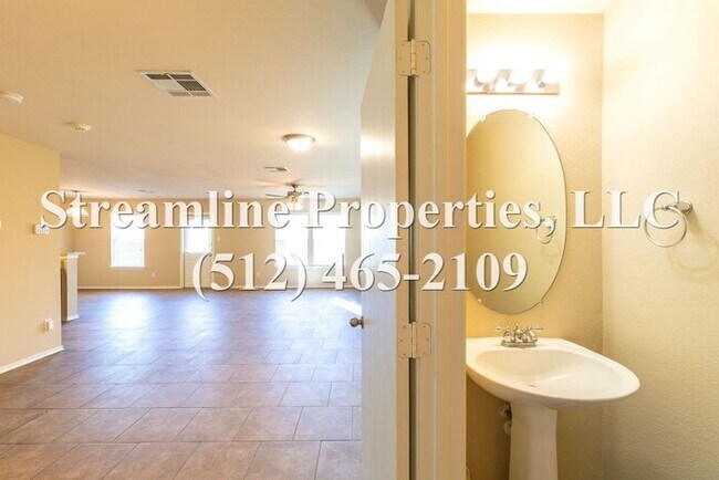 Building Photo - Beautiful 4 bedroom home in Del Valle!