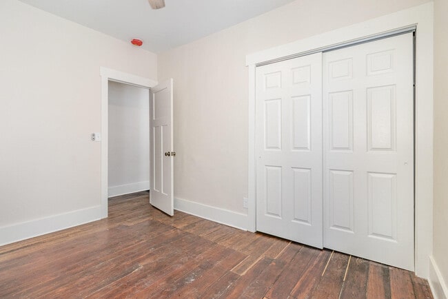 Building Photo - 214 W 9th St