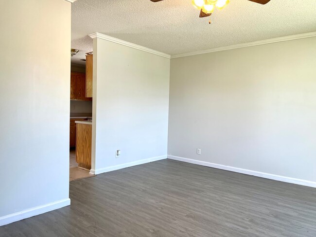 Building Photo - 1047 Shadow Ridge Ave