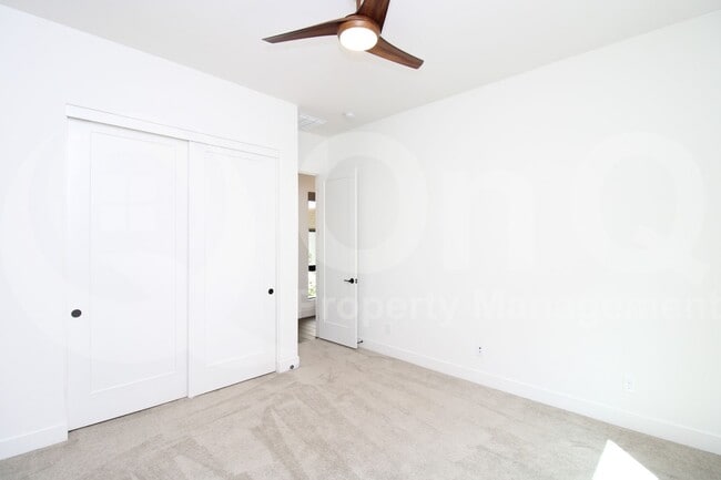 Building Photo - 813 E Corral Rd