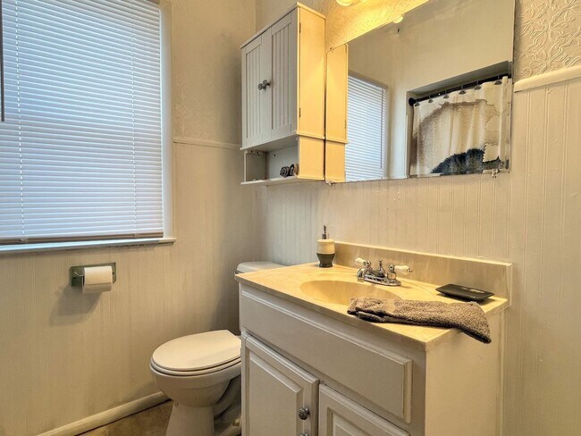 Building Photo - 58 Gilbert Ave