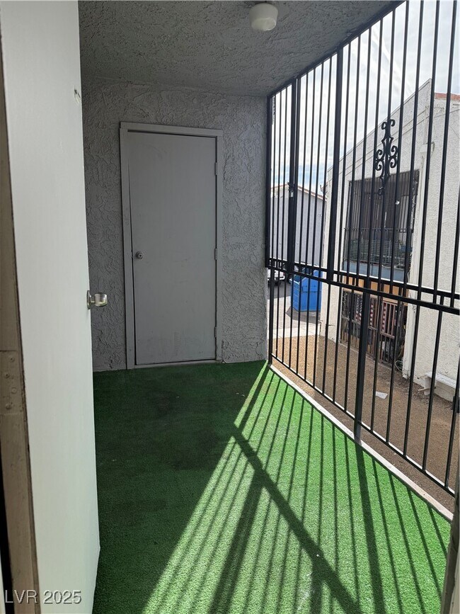 Building Photo - 4689 W Sand Creek Ave