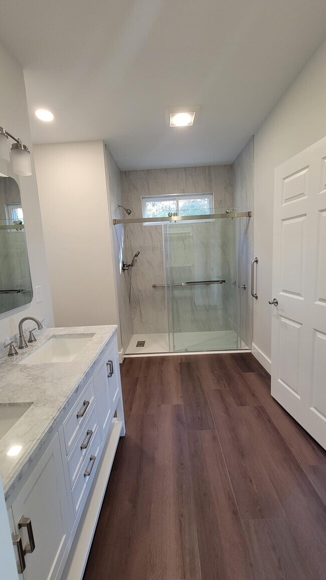 Building Photo - 117 Paislee Pk Ct