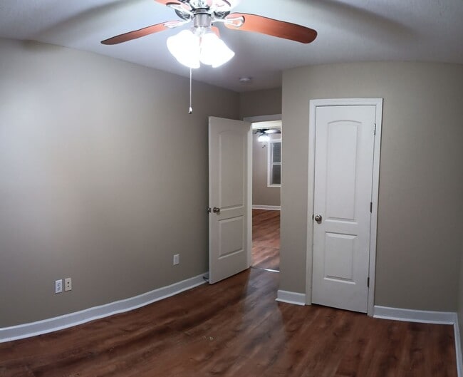 Building Photo - 3 Bedroom/2.5 Bath in Countryview Village