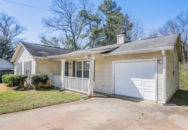 Building Photo - 3 bed 2 bath in Decatur! ***Enjoy $250 off your first month’s rent***